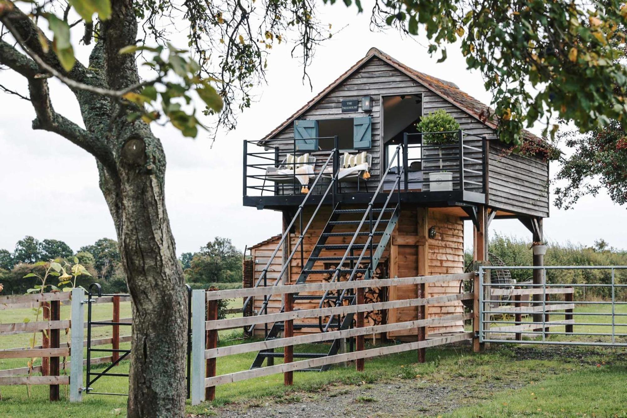 The Treehouse At Humblebee Hall วุร์สเตอร์ ภายนอก รูปภาพ